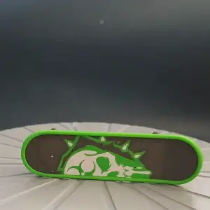Toxic Finger skate -Board- multicolor table_Binsinmemorian
