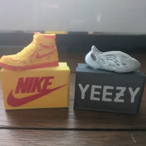 Show box (Nike/underarmor/jordan what ever you what)