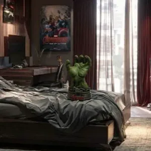Hulk Statue (Games controller stand)