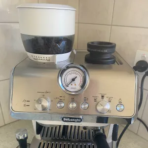 DeLonghi bean hopper extender. LaSpecialista Arte