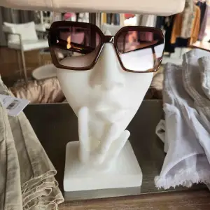 Abstract Face and Hand Sculpture/ Glasses holder