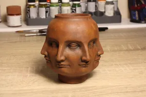 Vase faces