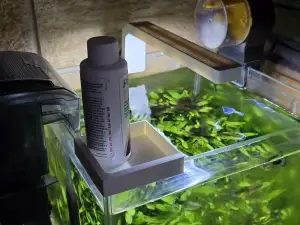 Aquarium corner shelf
