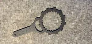 Clutch basket holding tool