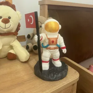 ASTRONAUT