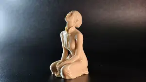 坐姿旗袍女性雕塑