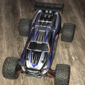 Traxxas 1/16 e revo clipless mounting