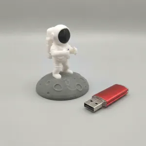 Astronaut USB stick holder