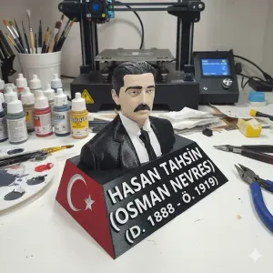 Hasan Tasin Büstü