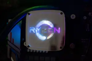 AIO Enermax Aquafusion Pump RGB Deckel mit AMD Logo