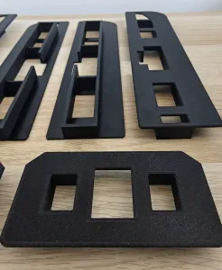 Vivaro-Trafic roof bar mounting plates