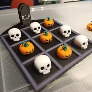 Spooky Tic-Tac-Toe: Pumpkins vs. Skulls Edition!