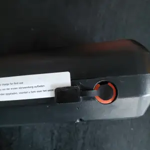 Amslod battery cap