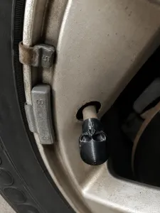 Skull Tire Valve Cap / Car Air Cap / Tapón de Cráneo