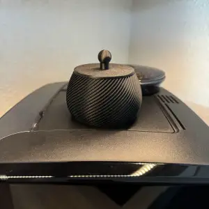 Kleine Boxen mit Deckel zwei Versionen