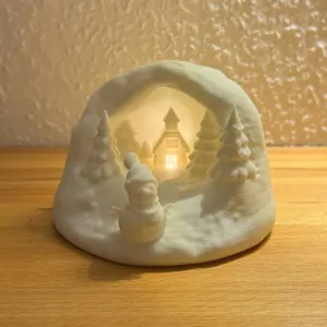 Schneemannhöhle beleuchtet