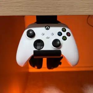 Headset and Controller Under the desk