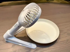 hand fan stand for cooling down food