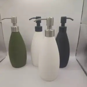 Soap Dispenser “Theo” – Minimalism Meets Fuzzy Skin