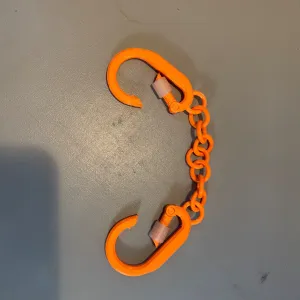 Carabiner mit Kette auch für Fantasien der Erwachsenen