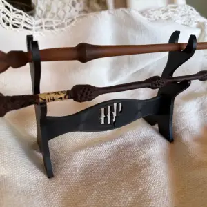 2 Wands Display - Harry Potter