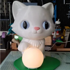 Poeslamp met led bollamp / Cat lamp with LED globe light