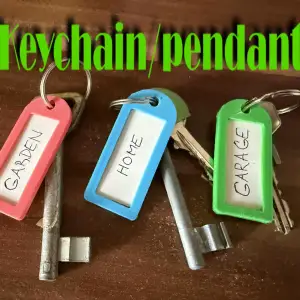 Keychain/pendant with name tag