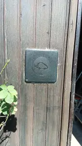 trappe câble charge véhicule électrique