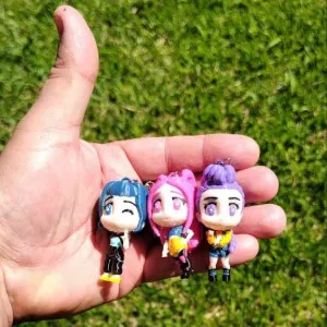 K-POP KEYCHAINS