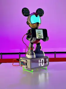 V.I.S.O.R. // Cyberpunk Desk Companion Lamp & Charging Hub