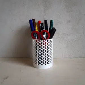 Ellipse pencil holder