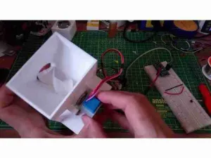 Pet feeder, screw fed hopper using arduino