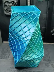 Torsion vase