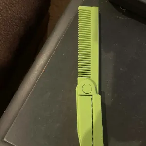 Folding comb