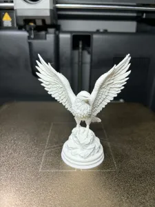 Majestic Eagle on Rock – Detail Decorative Statue