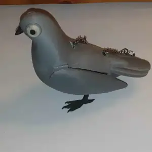 Pigeon clutch bag