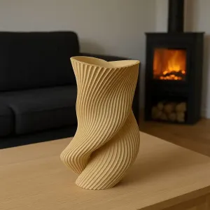 Vase “Twisted Heart” – Where Design Meets Emotion