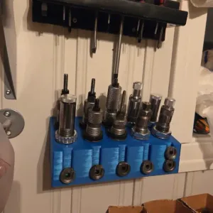 Reloading die shell case holder