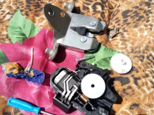 The gear of the trunk lock for SKODA , Volkswagen