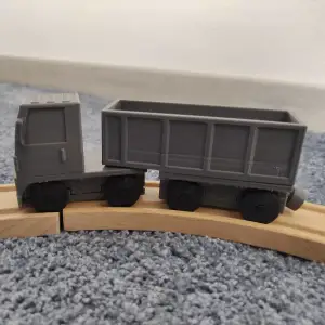 Truck Brio train adapter - chassis, cabin and trailers