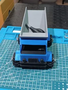 Dump truck