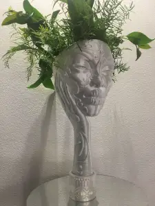 FACE FLOWER POT / VASE / PLANTER