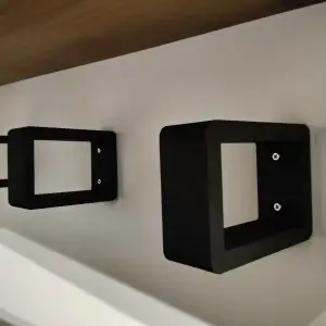 Speaker hanger - 2 versions