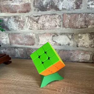 Rubick's cube stand