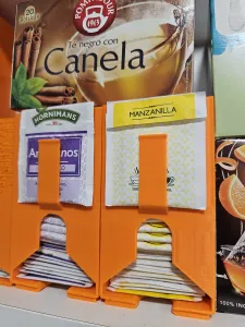 Tea bag dispenser with front clip