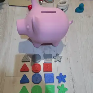 Posting Pig with coins for 2+ year olds