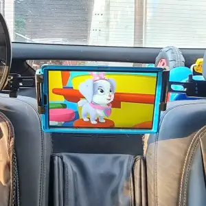 Center car seat tablet support link