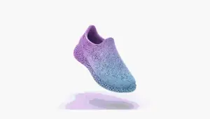 Running shoes-hollow
