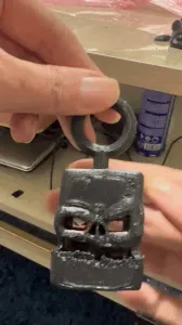 Skull keychain flexi