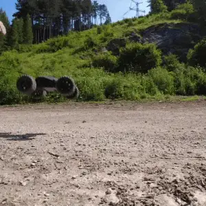 NOMAD RC CAR/TRUGGY